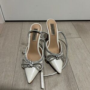 Steve Madden Viable White Heels with Rhinestone Bow